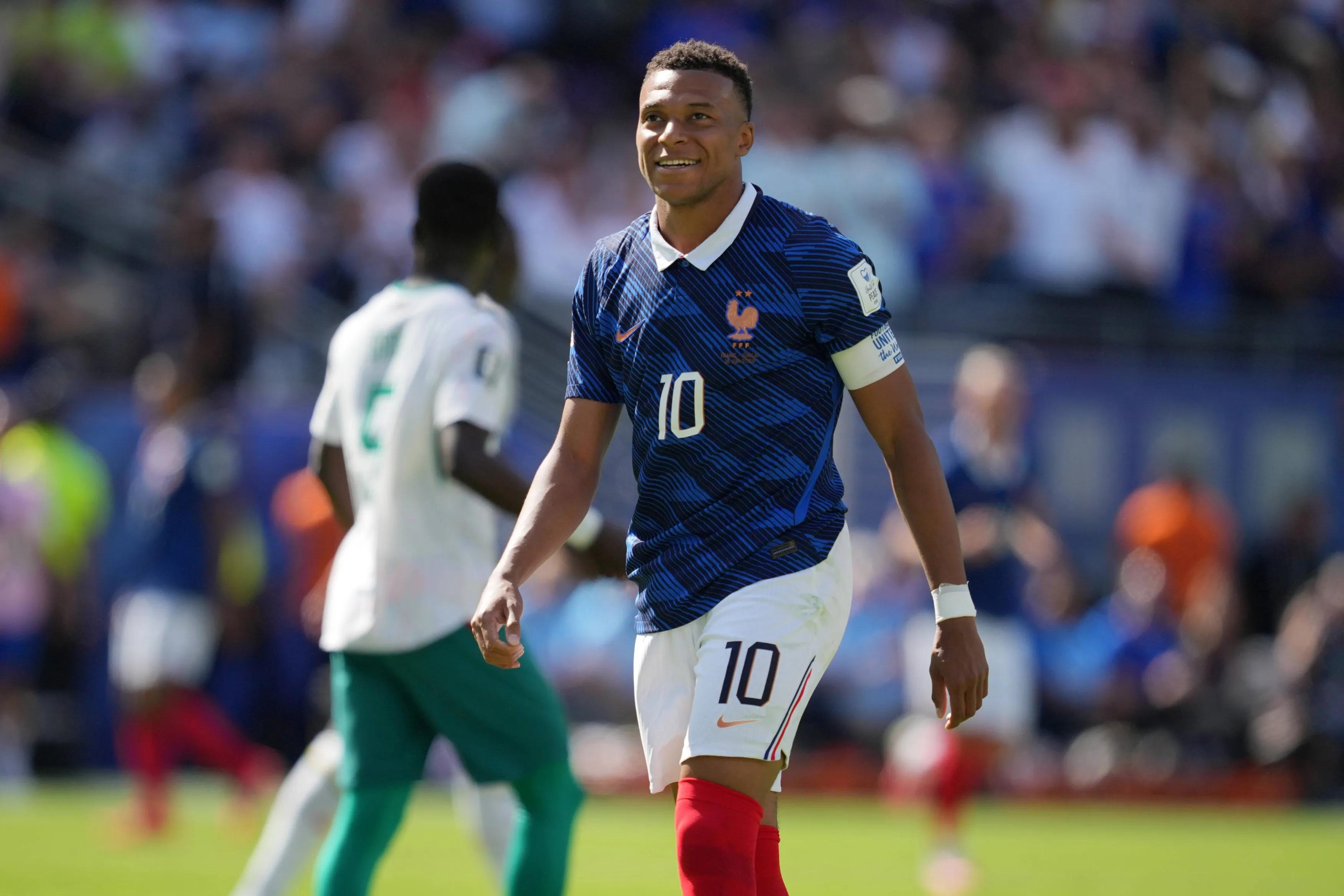 A Centurion's Salute: A Marseille Steelworker Watches His Generation's Captain Cross a Threshold